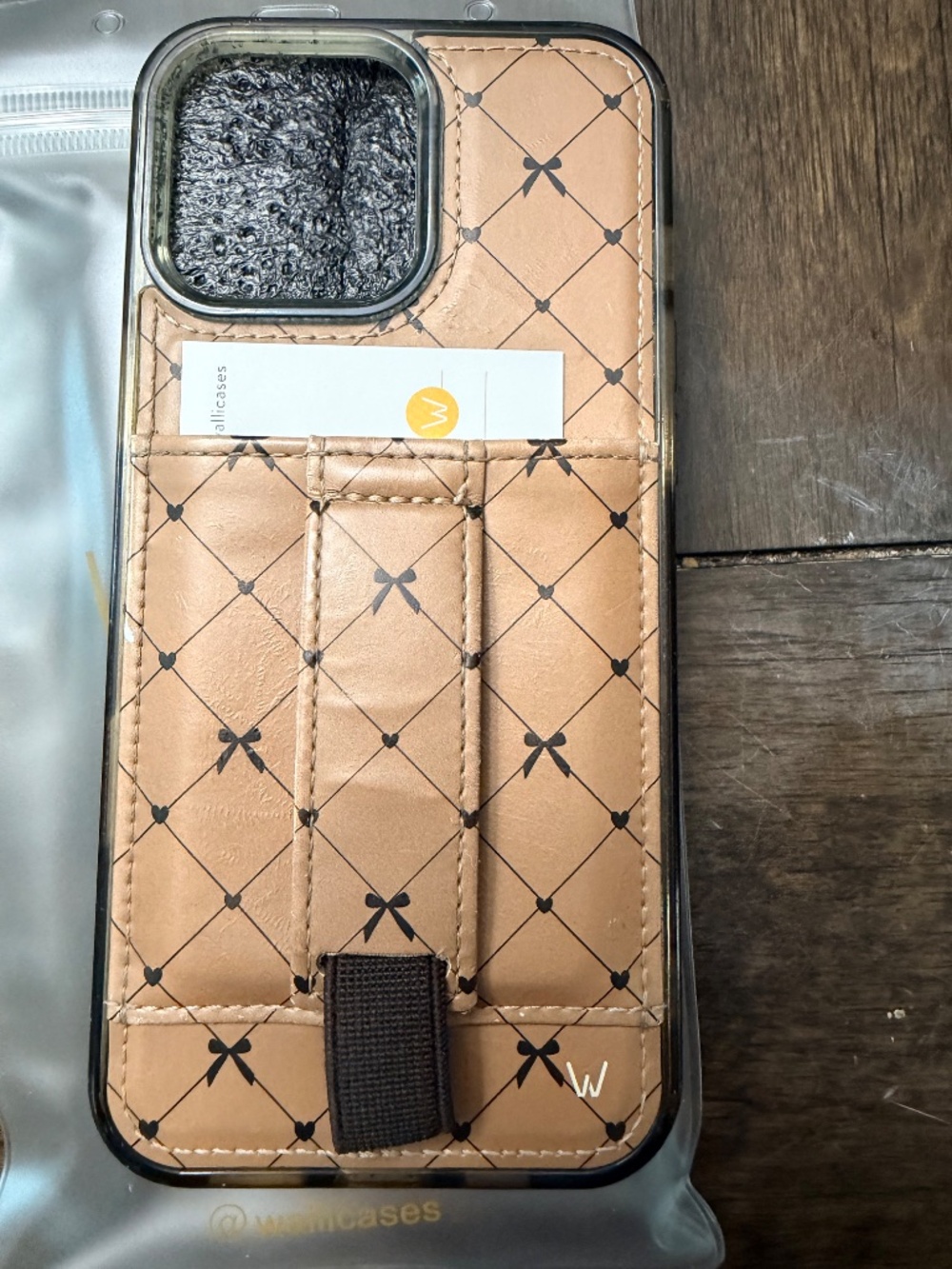 Walli Case - Criss Cross My Heart - iPhone 16 Pro Max